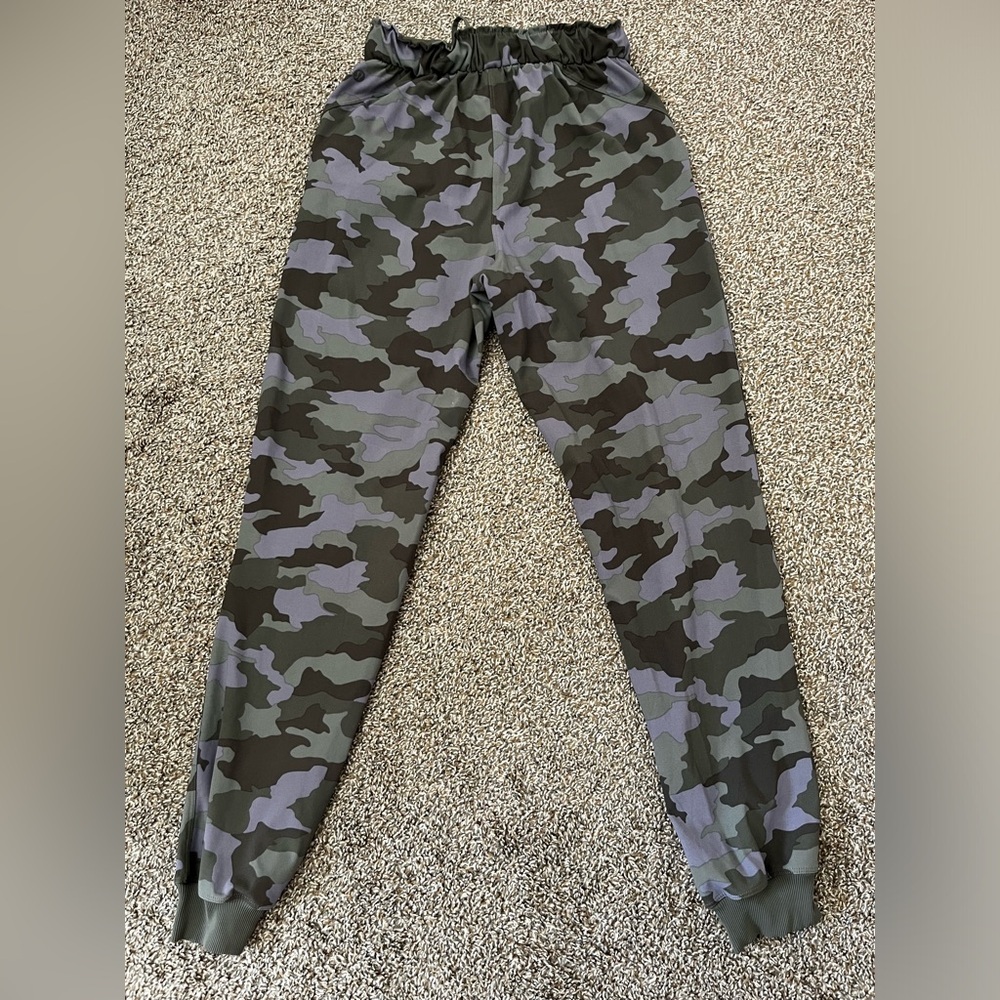 Lululemon camo pants - Picture 4 of 9